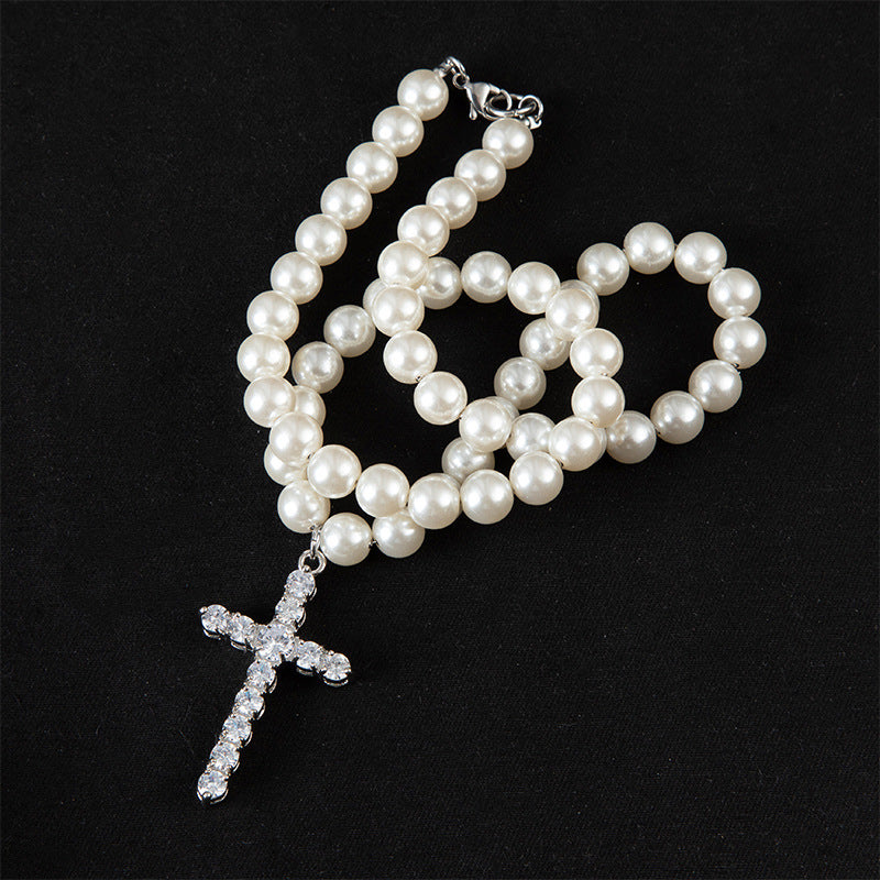 Collier croix en perles tendance